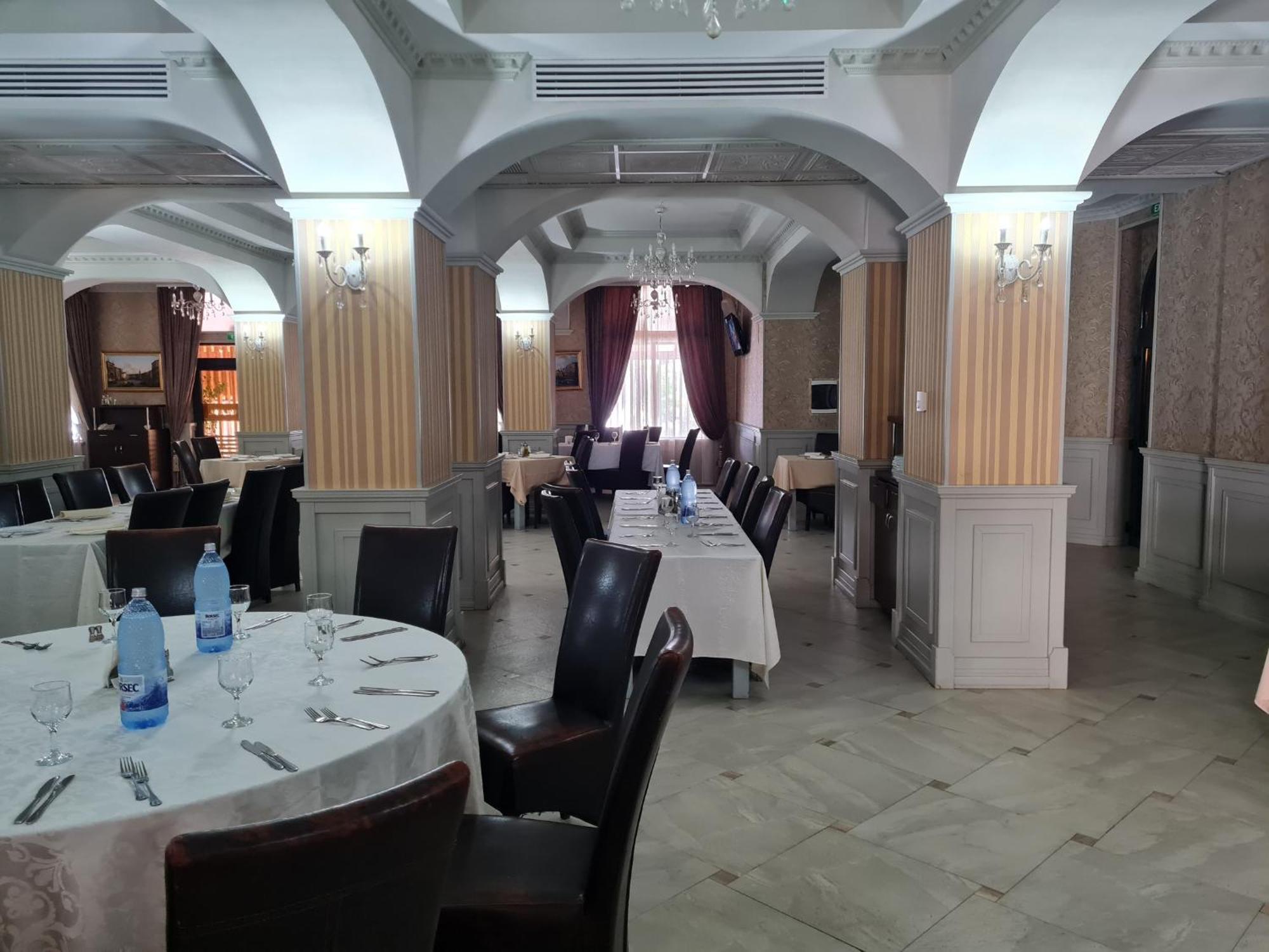 Hotel Valahia Тирговіште Екстер'єр фото