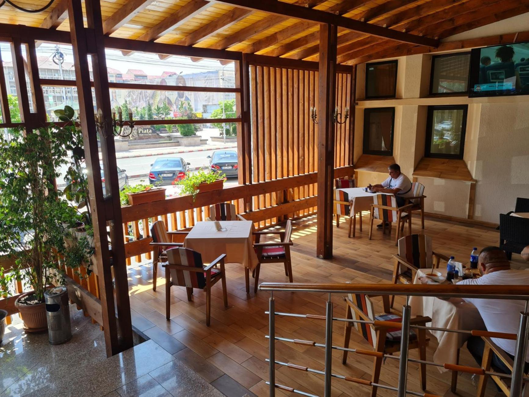 Hotel Valahia Тирговіште Екстер'єр фото