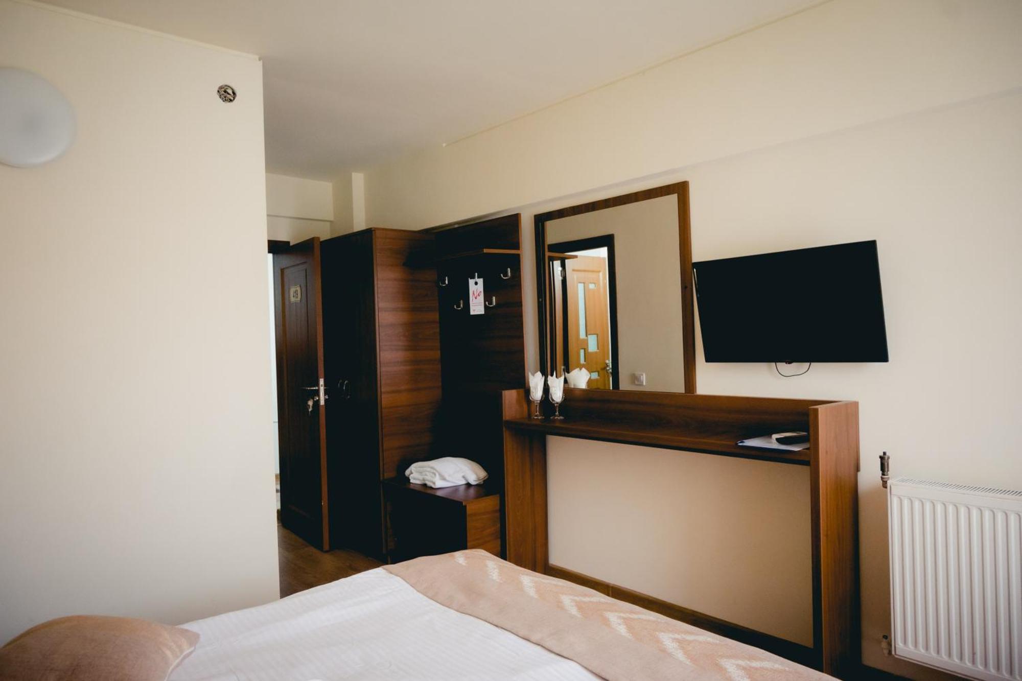 Hotel Valahia Тирговіште Екстер'єр фото