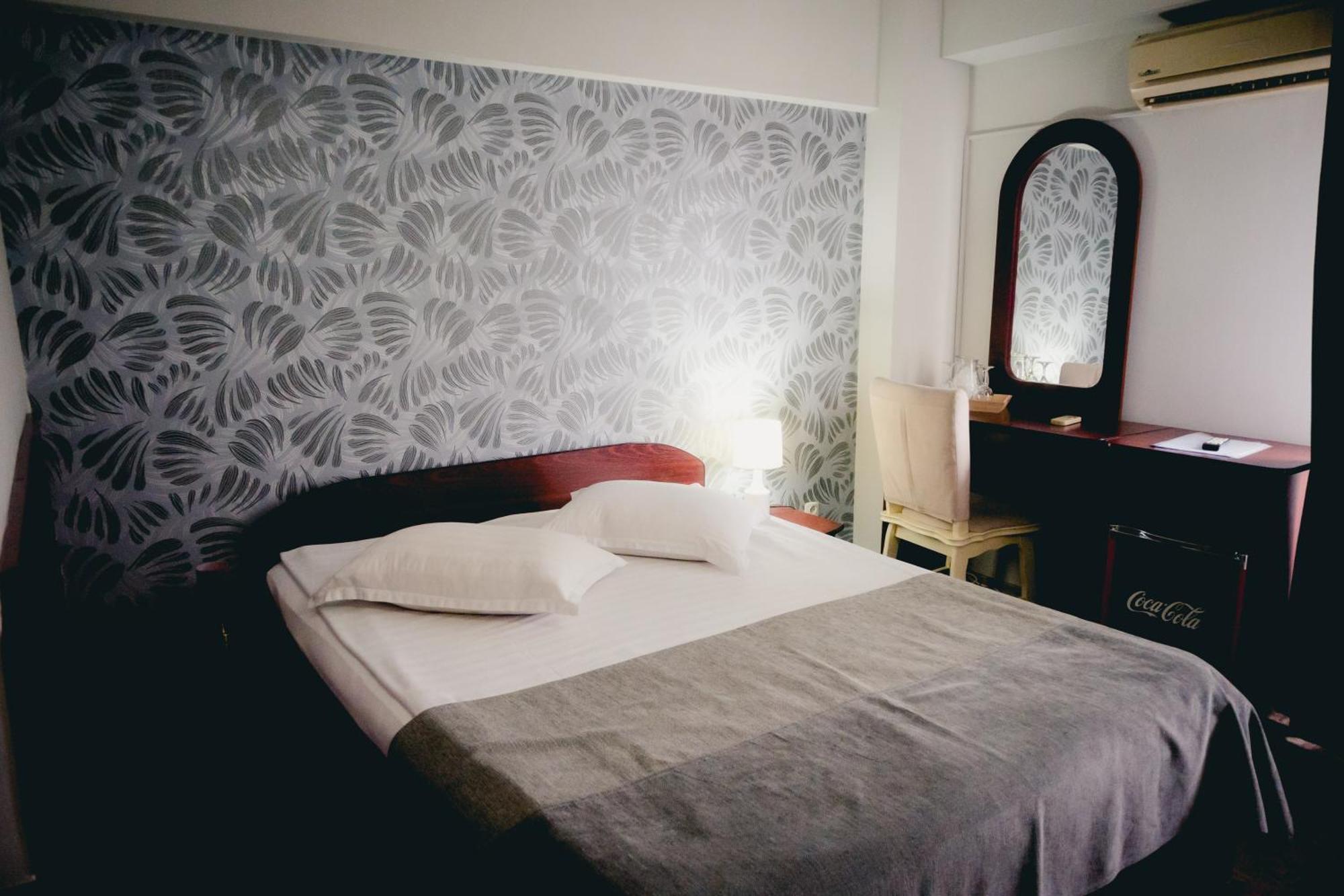 Hotel Valahia Тирговіште Екстер'єр фото