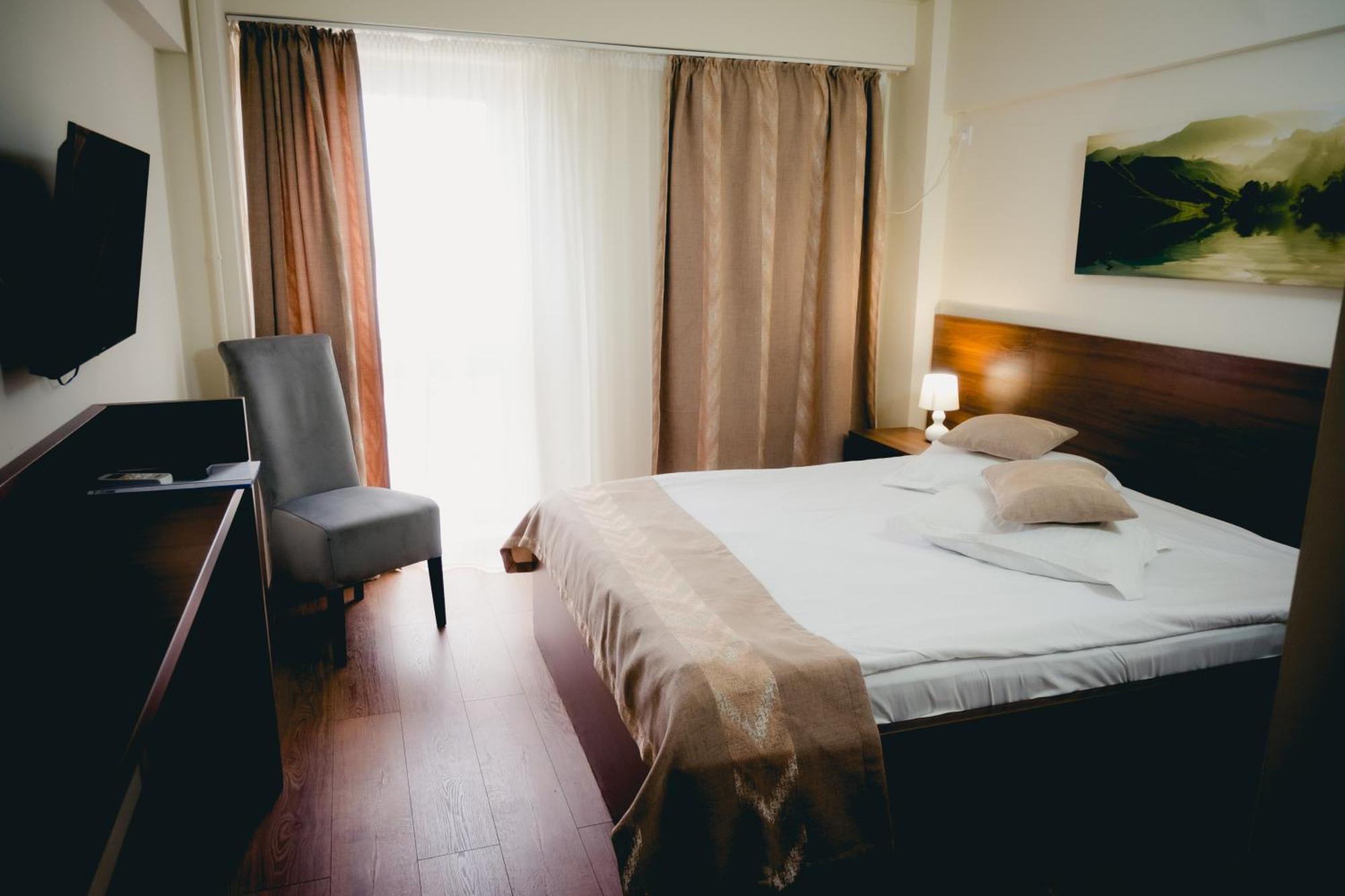 Hotel Valahia Тирговіште Екстер'єр фото