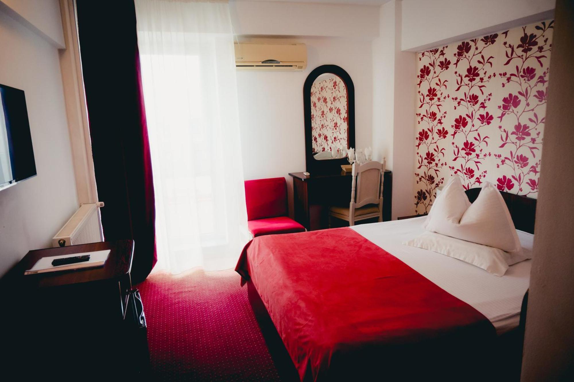 Hotel Valahia Тирговіште Екстер'єр фото