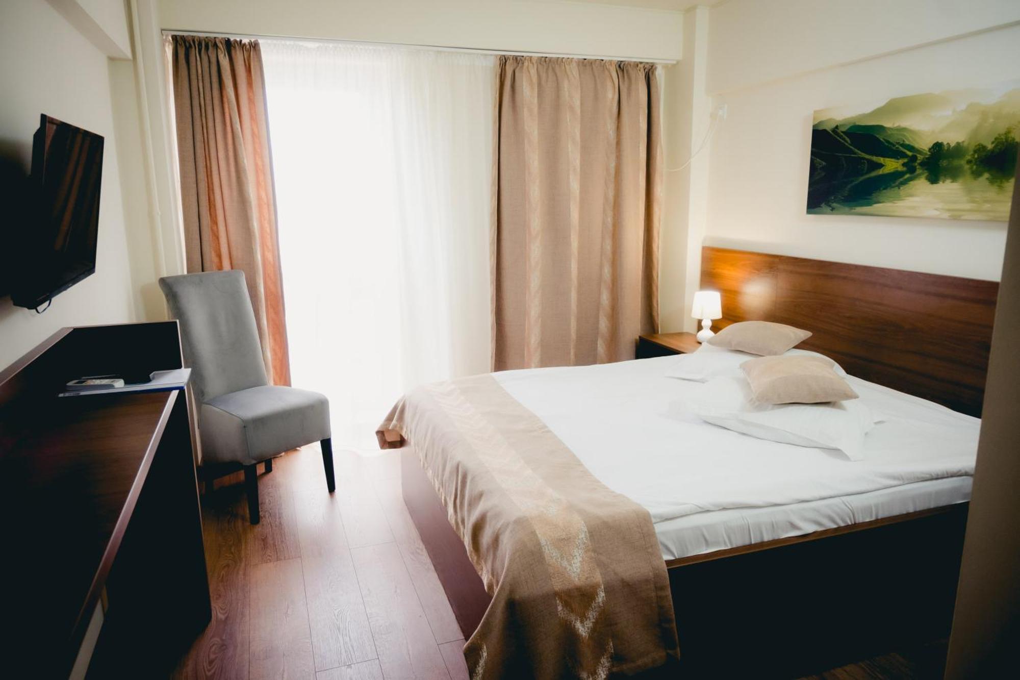 Hotel Valahia Тирговіште Екстер'єр фото
