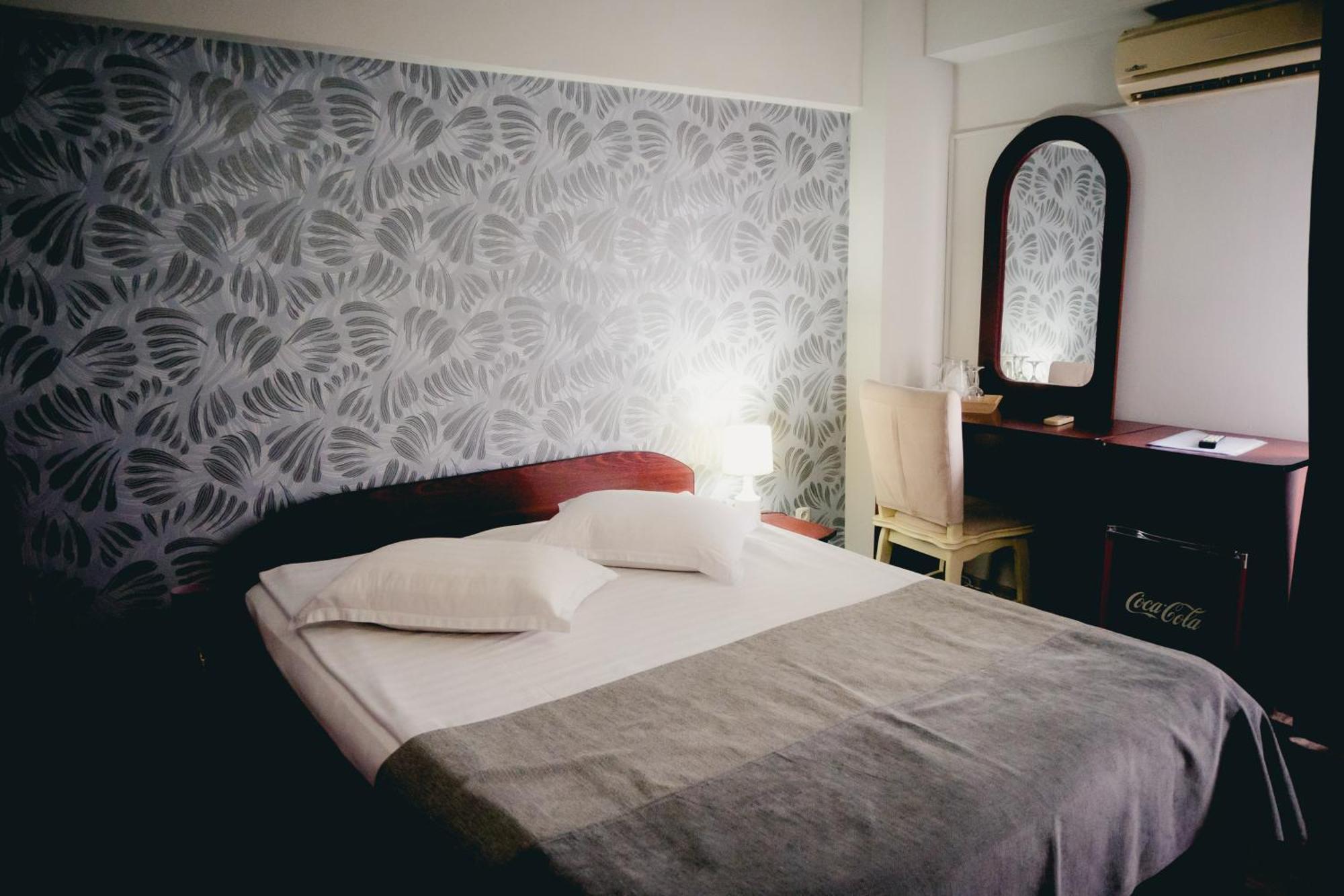 Hotel Valahia Тирговіште Екстер'єр фото