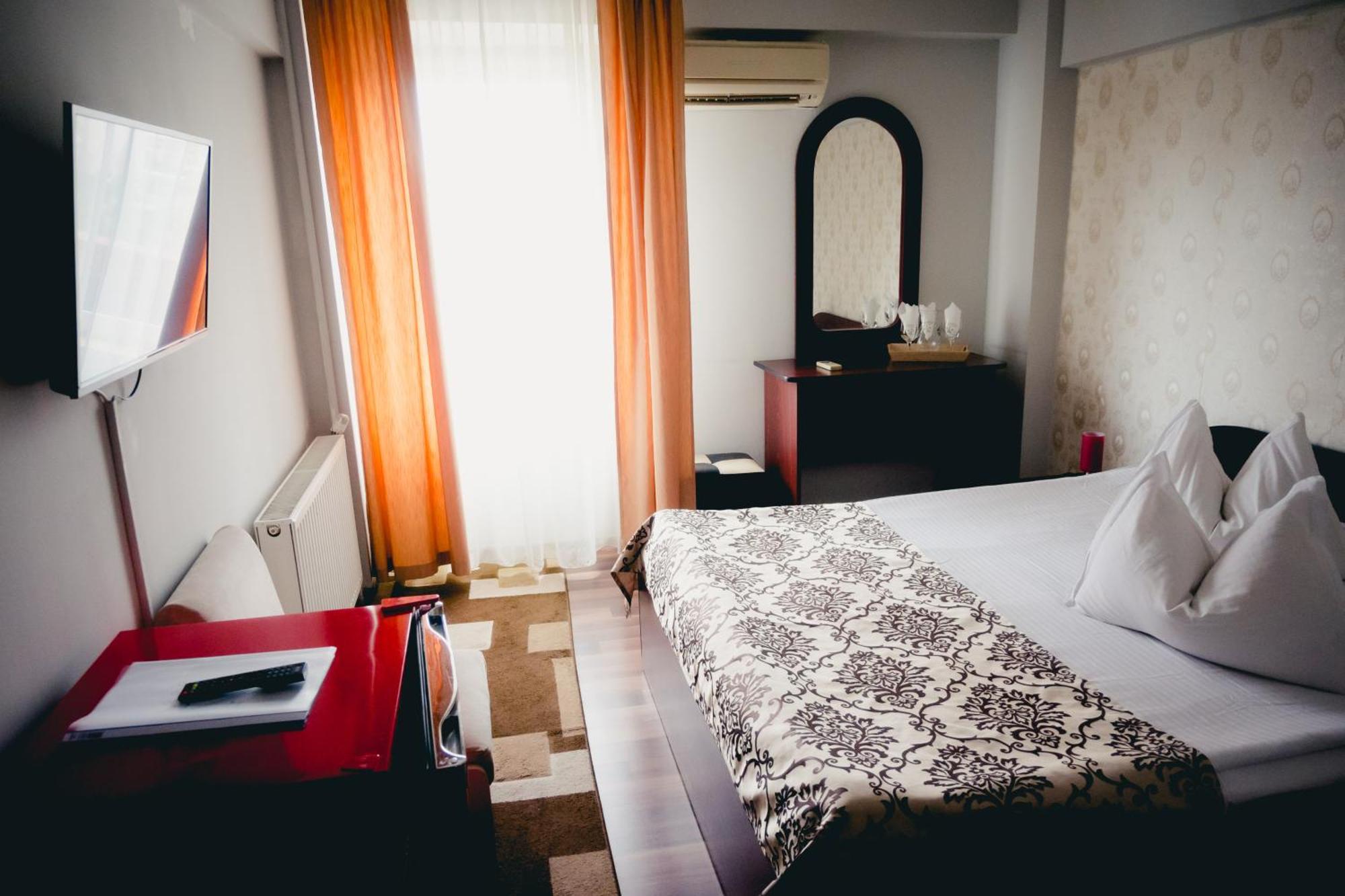 Hotel Valahia Тирговіште Екстер'єр фото