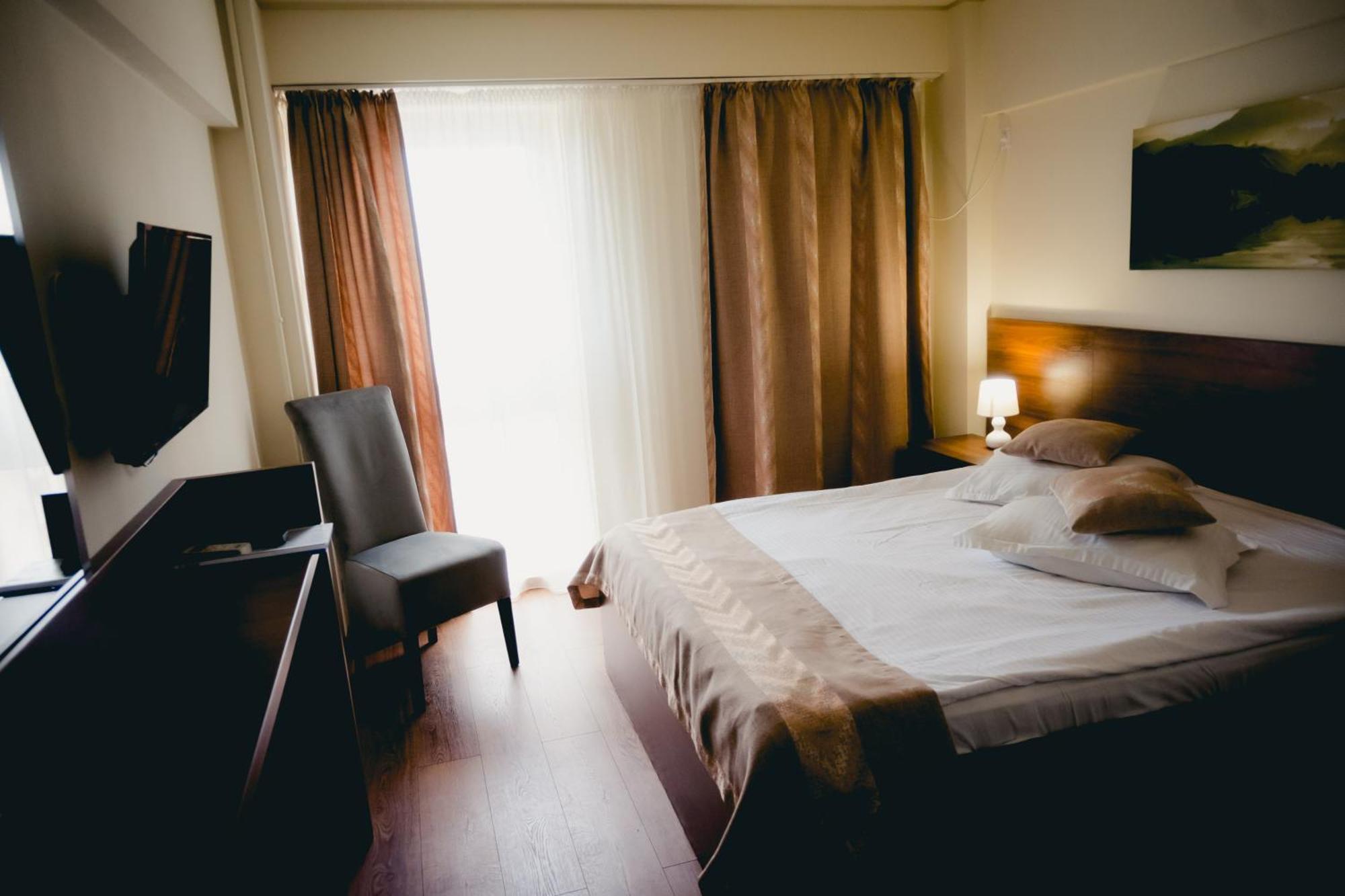 Hotel Valahia Тирговіште Екстер'єр фото