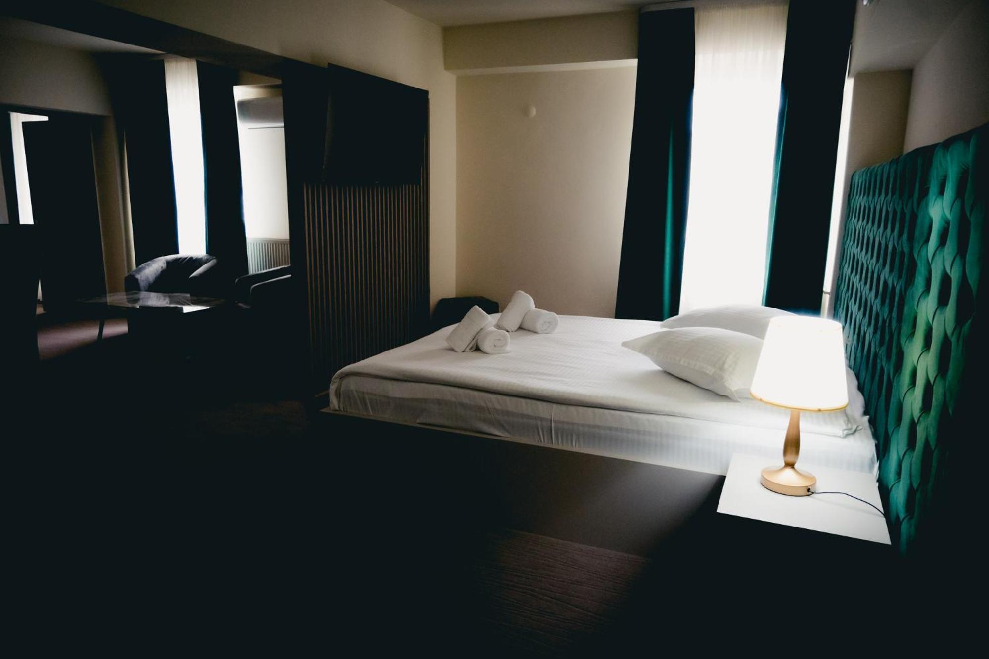 Hotel Valahia Тирговіште Екстер'єр фото