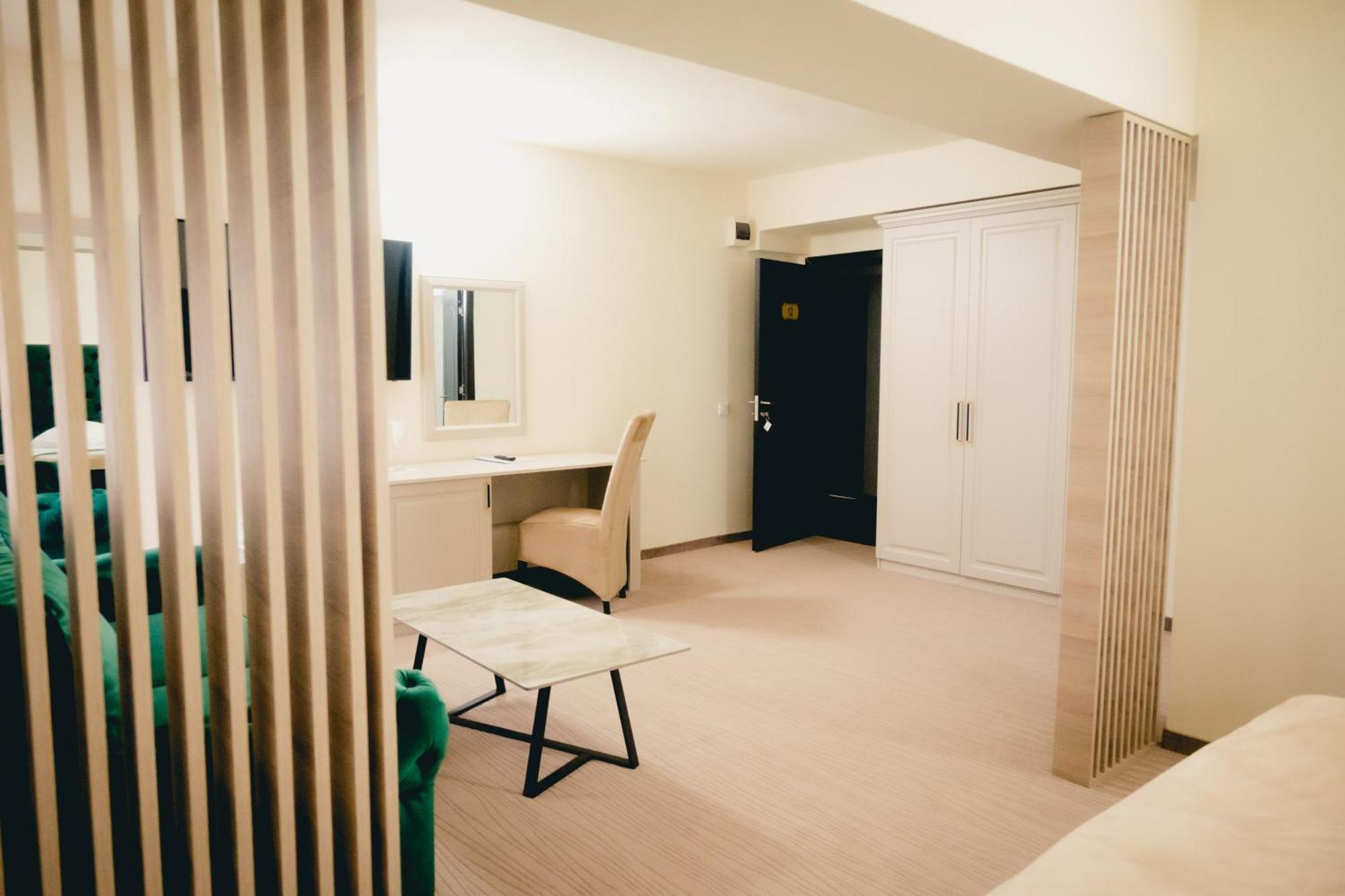 Hotel Valahia Тирговіште Екстер'єр фото