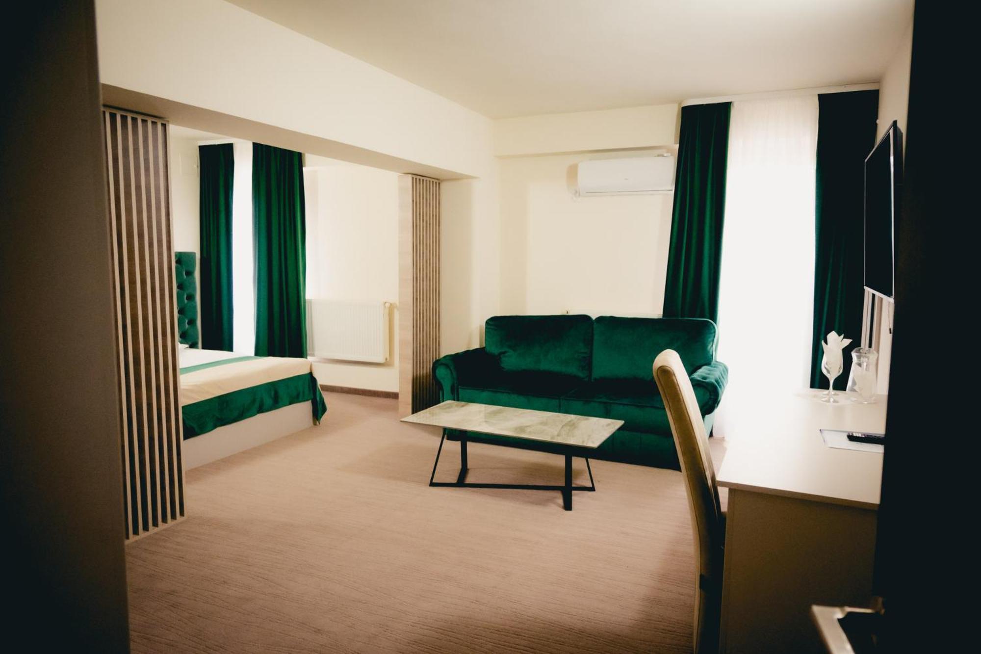 Hotel Valahia Тирговіште Екстер'єр фото