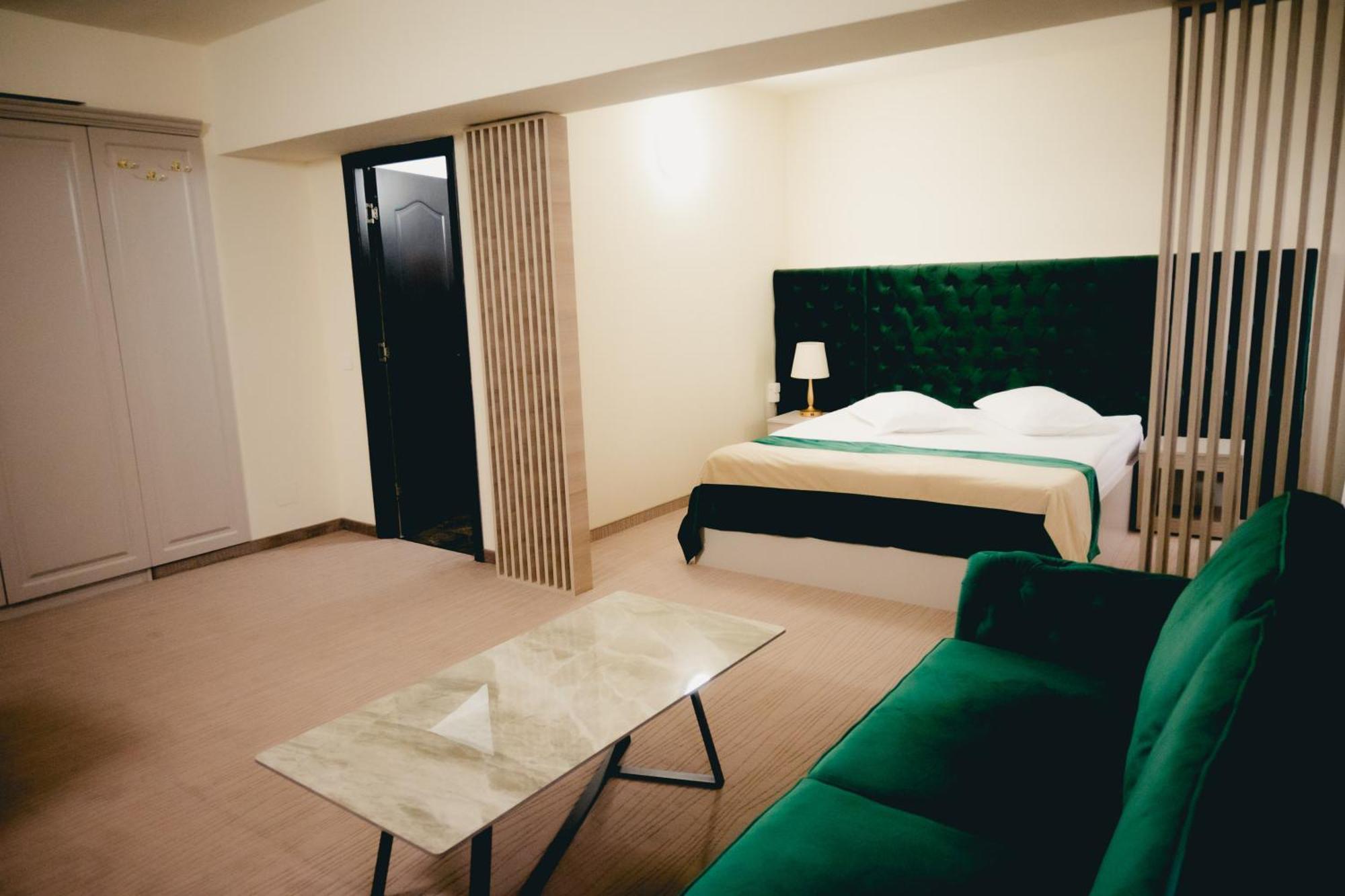 Hotel Valahia Тирговіште Екстер'єр фото