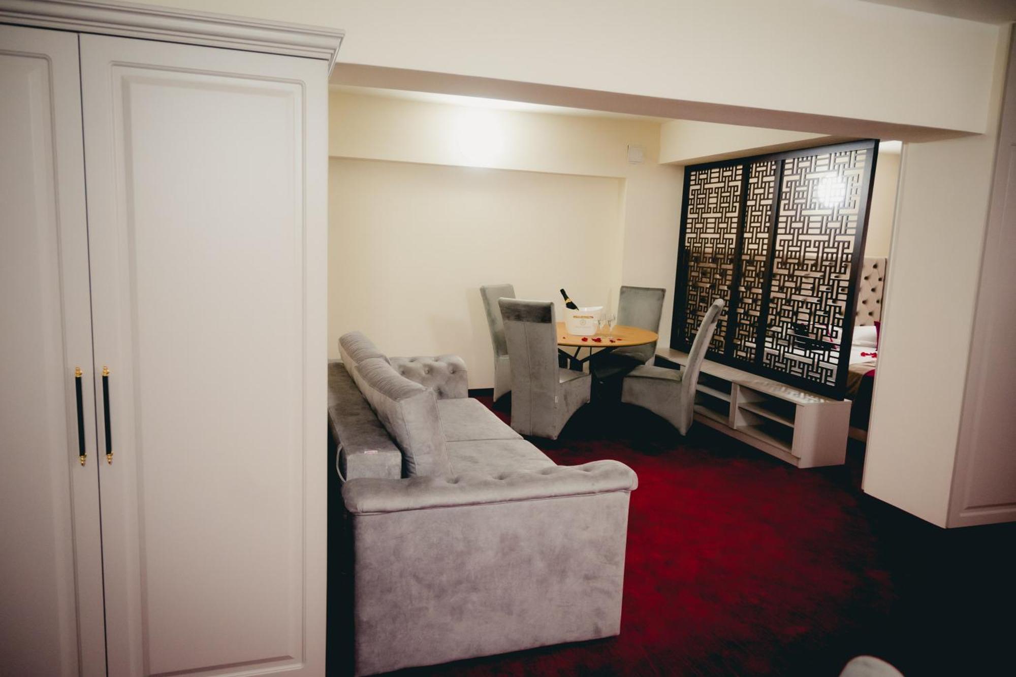 Hotel Valahia Тирговіште Екстер'єр фото