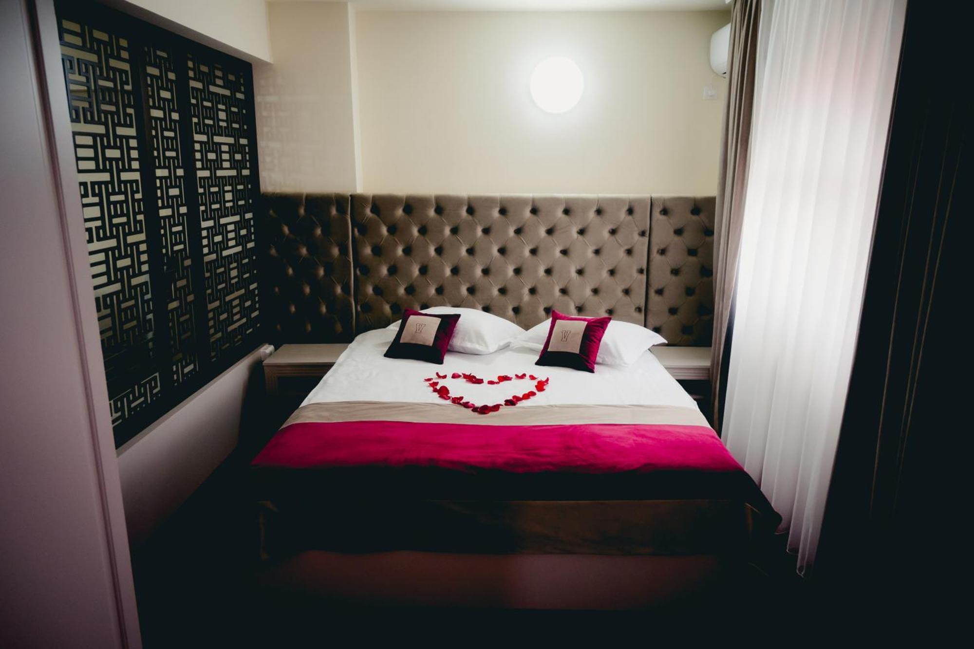 Hotel Valahia Тирговіште Екстер'єр фото