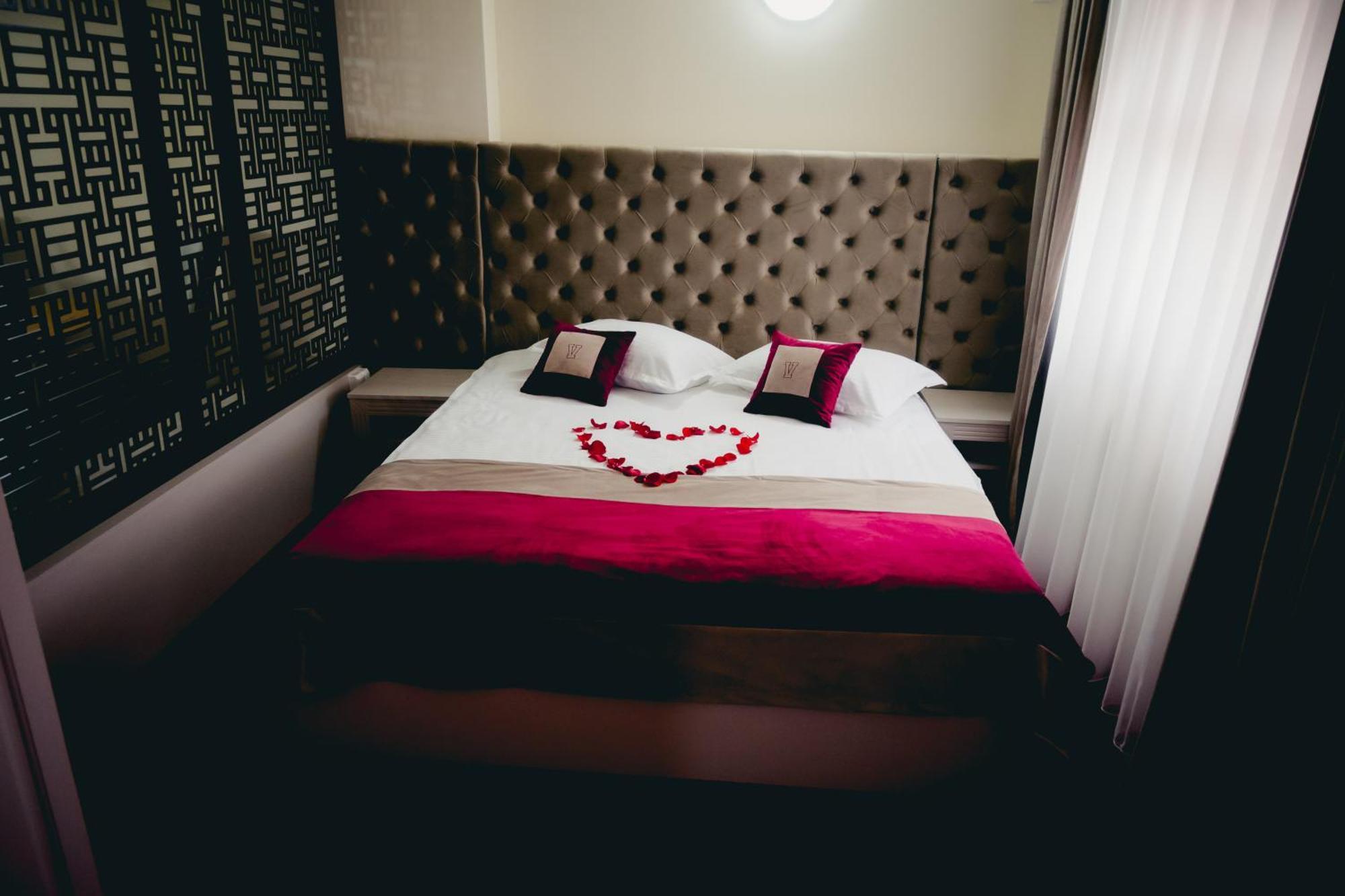 Hotel Valahia Тирговіште Екстер'єр фото